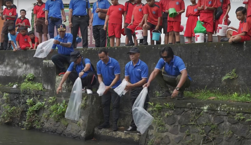 Bulan Bakti Gotong Royong oleh LPM - Kelurahan Kapal